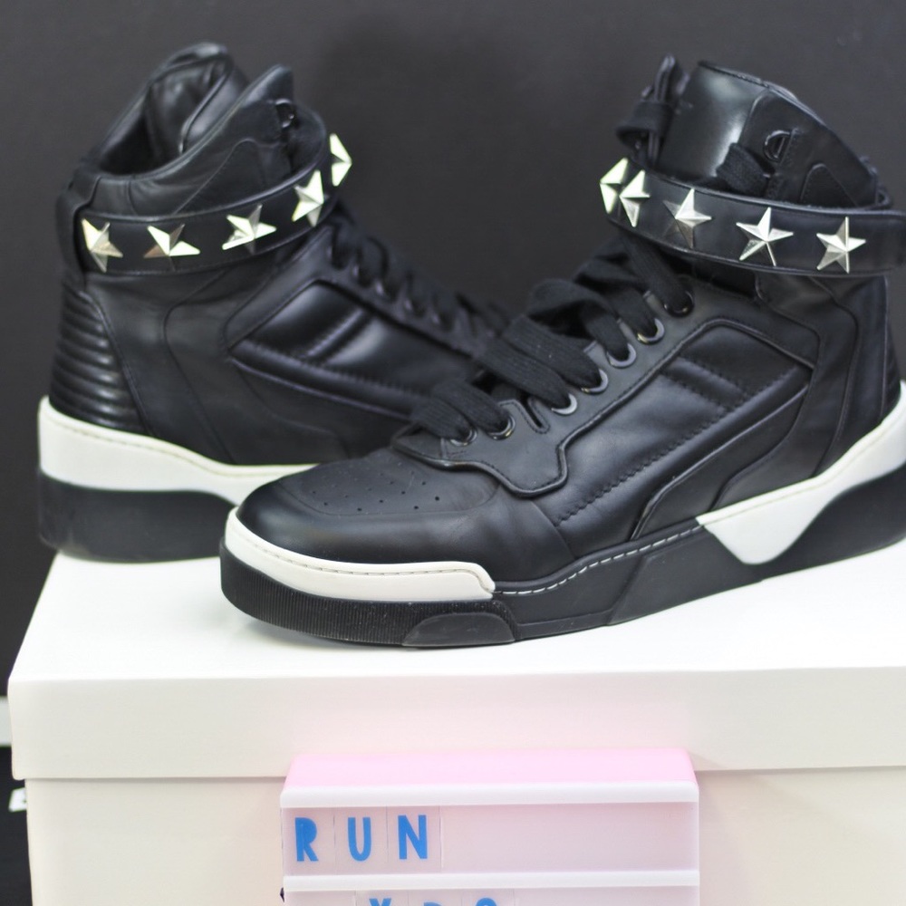 Givenchy
Tyson Star High-Top Sneaker 43